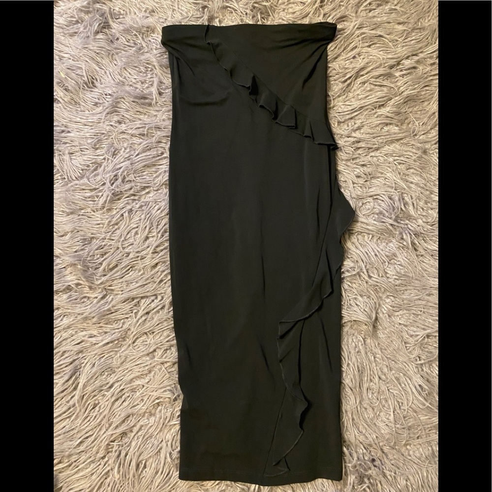 Parallel black long skirt
